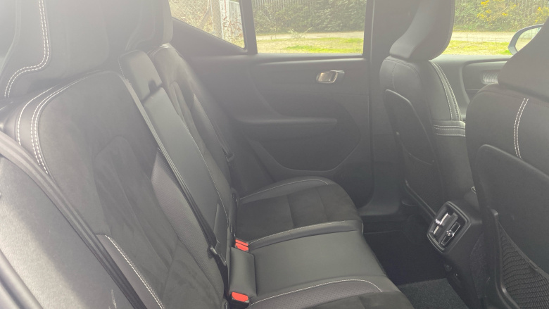 Volvo Xc40 2.0 T4 R DESIGN Pro 5dr AWD Geartronic Petrol Estate